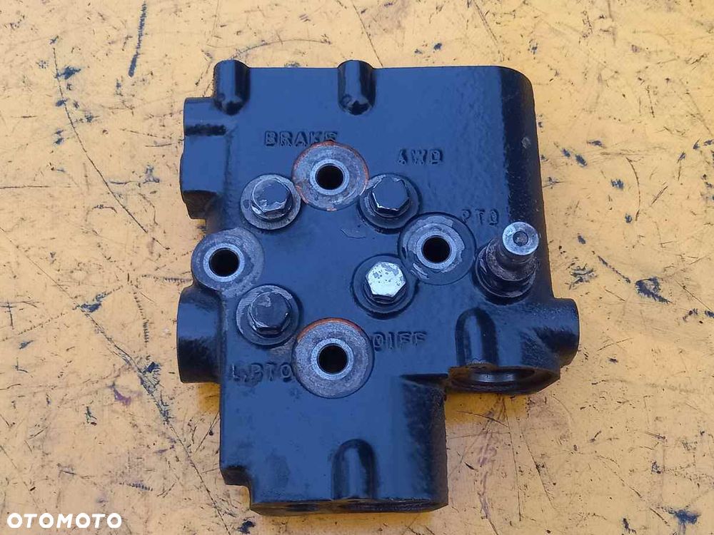 Blok hydrauliczny WOM 4WD New Holland T7.230 - 1