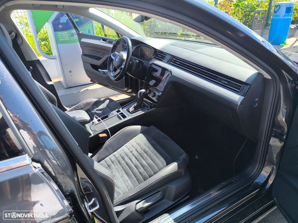 VW Passat Variant 2.0 TDI R-Line DSG - 15