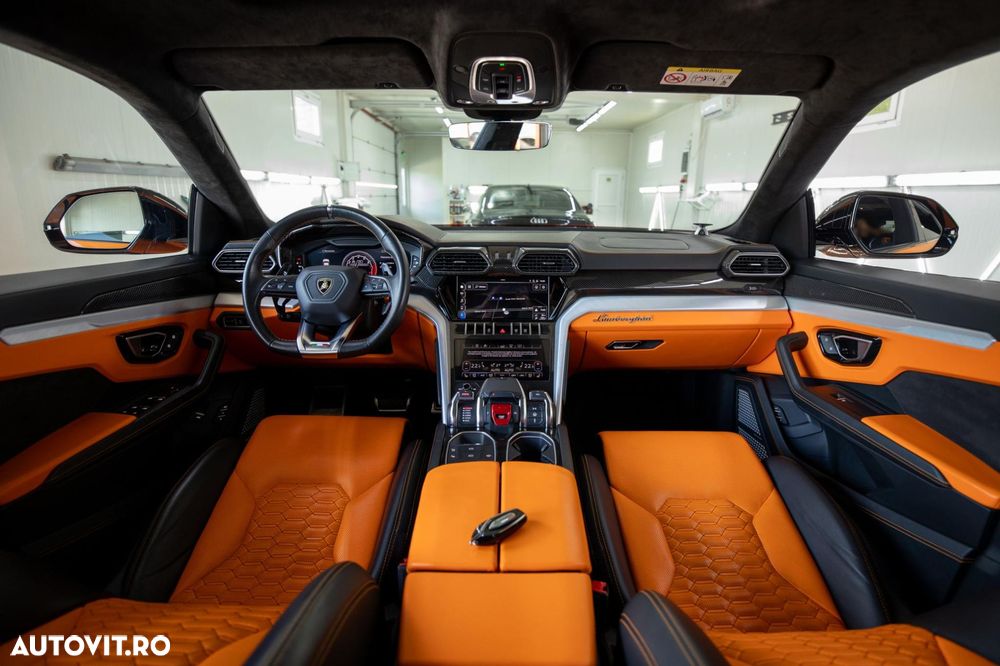 Lamborghini URUS - 12