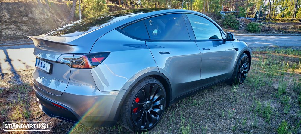 Tesla Model Y Performance Tração Integral - 18