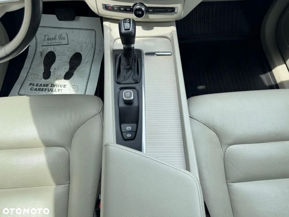 Volvo XC 60 T6 AWD Momentum - 26