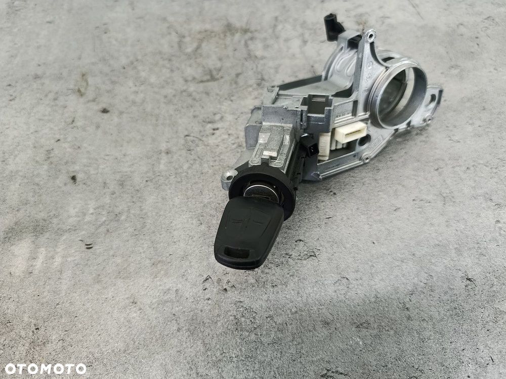 STACYJKA OPEL ASTRA H GTC 2421430 N0501881  VALEO 1.9 CDTI - 3