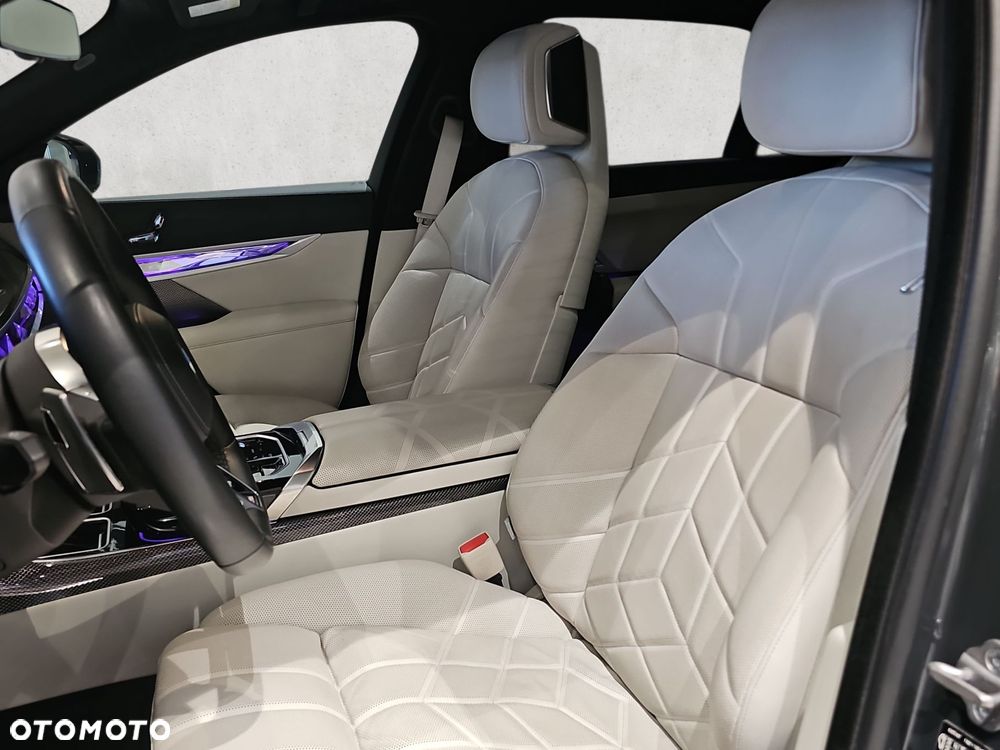 BMW Seria 7 - 12