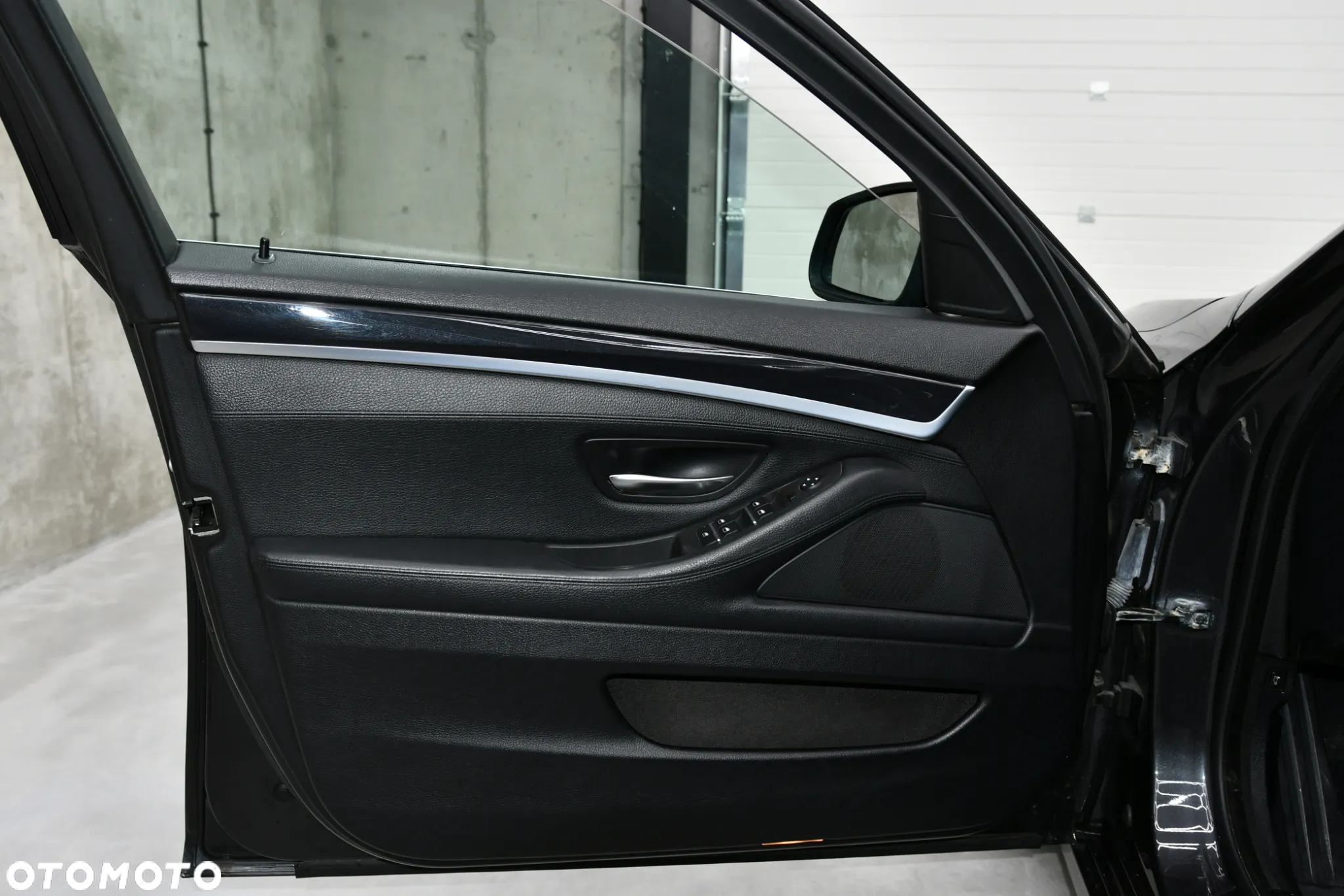 BMW Seria 5 525d - 12