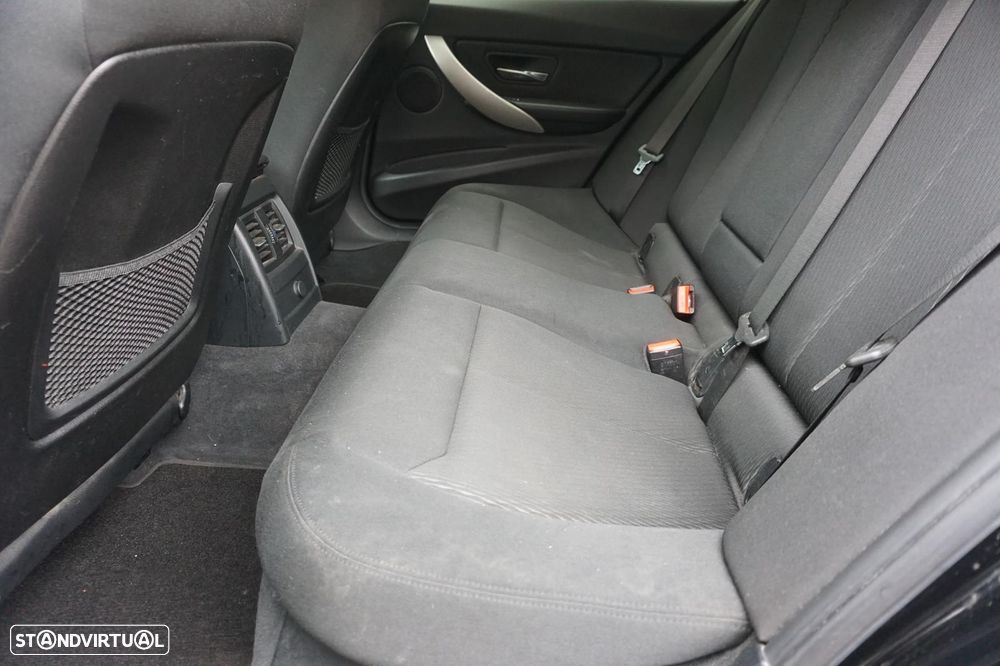 BMW 318 d Aut. Advantage - 11