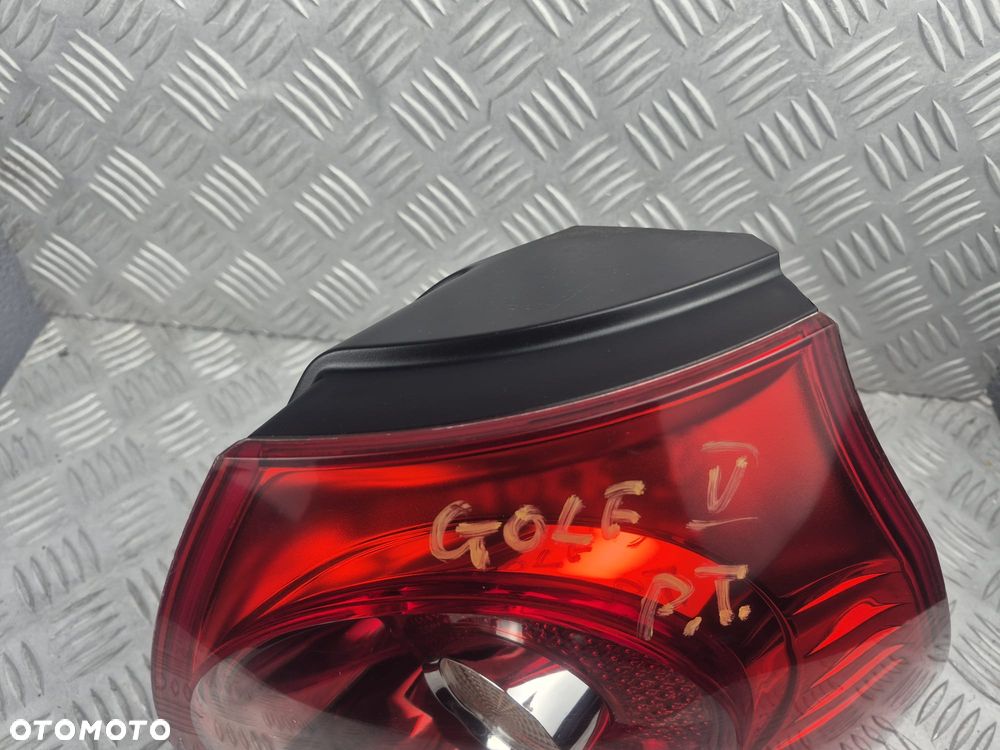 Lampa tylna strona lewa Volkswagen Golf V 1K6945095E - 2