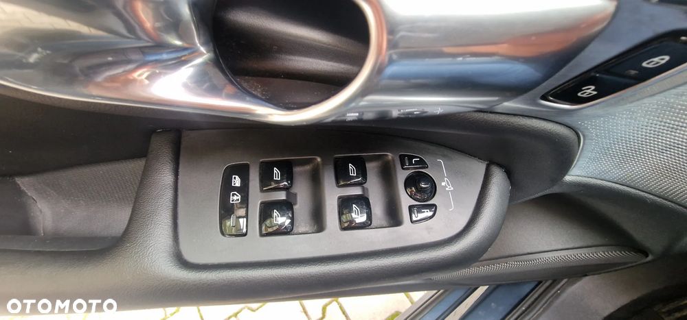 Volvo XC 90 T8 AWD Plug-In Hybrid R-Design 7os - 36