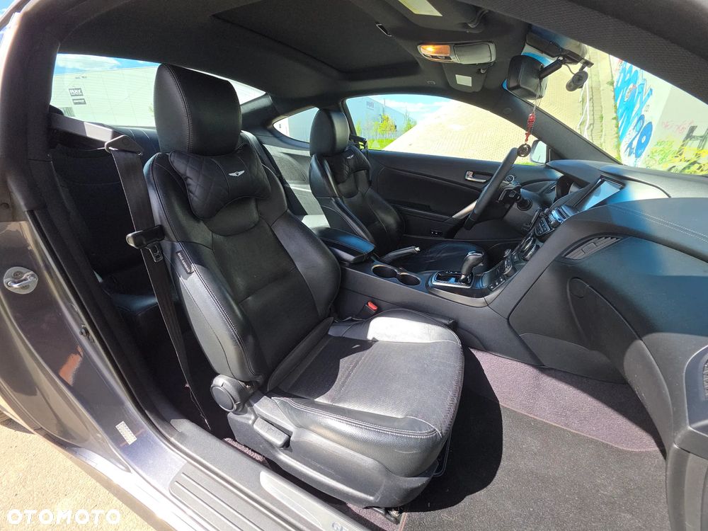 Hyundai Genesis Coupe - 15