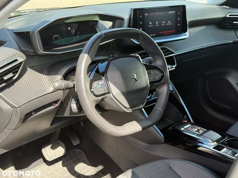 Peugeot 208 - 10