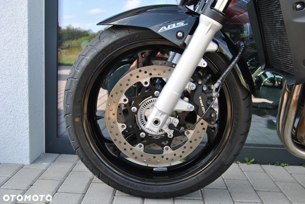 Suzuki GSR - 37
