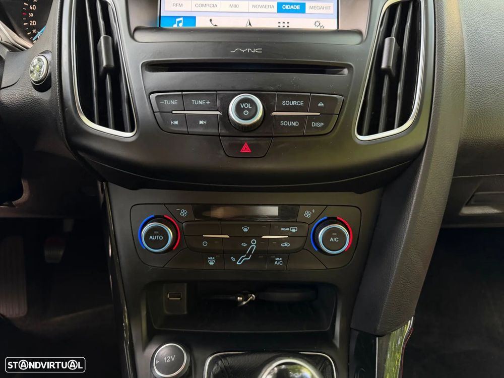 Ford Focus SW 1.0 EcoBoost Titanium - 26