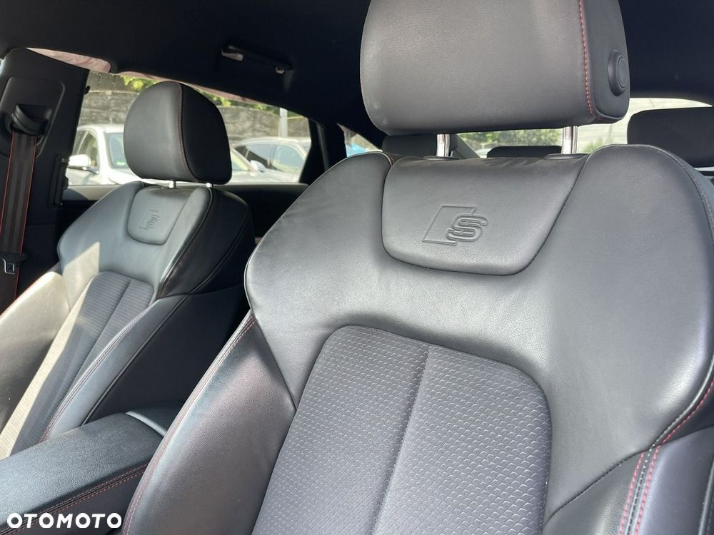 Audi Q8 Sportback e-tron - 11