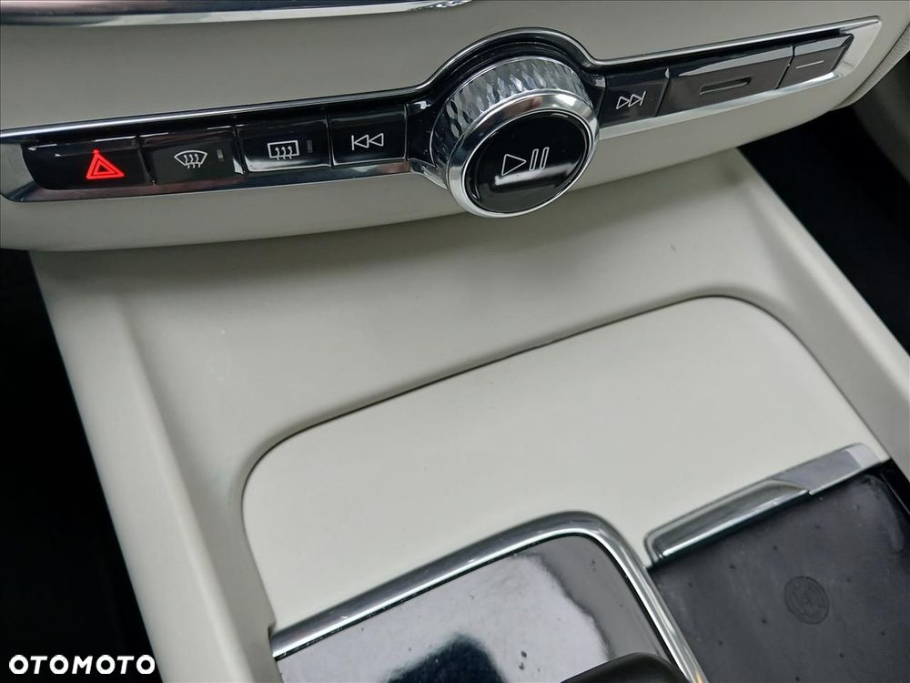 Volvo XC 60 T6 Plug-In Hybrid AWD Inscription - 20