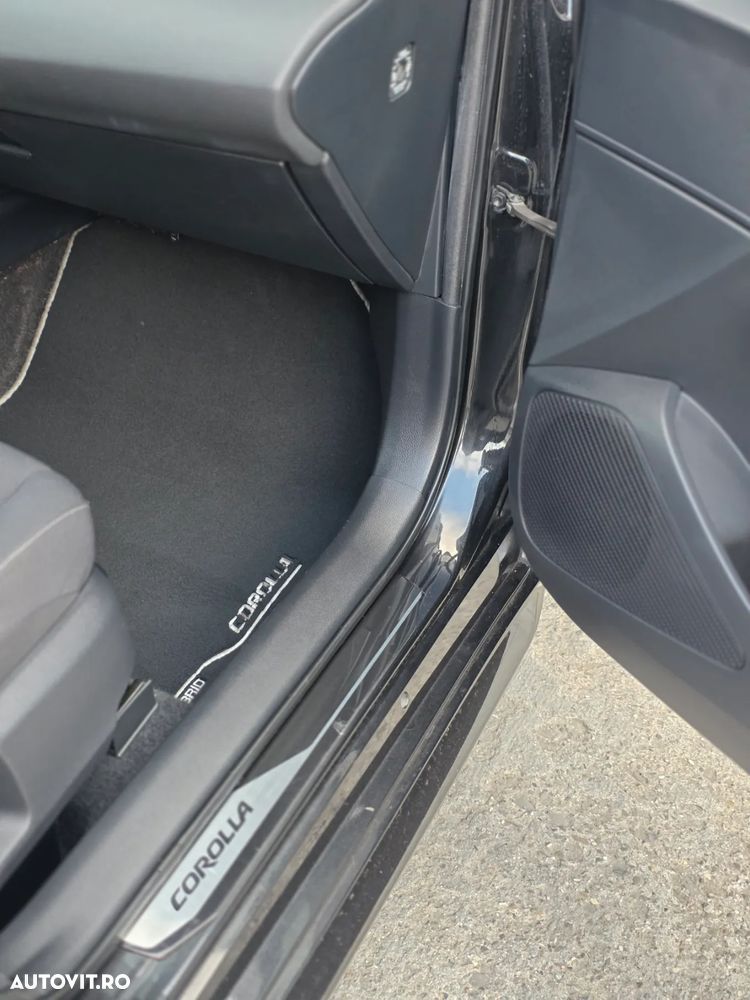 Toyota Corolla 1.8 Hybrid Comfort - 13