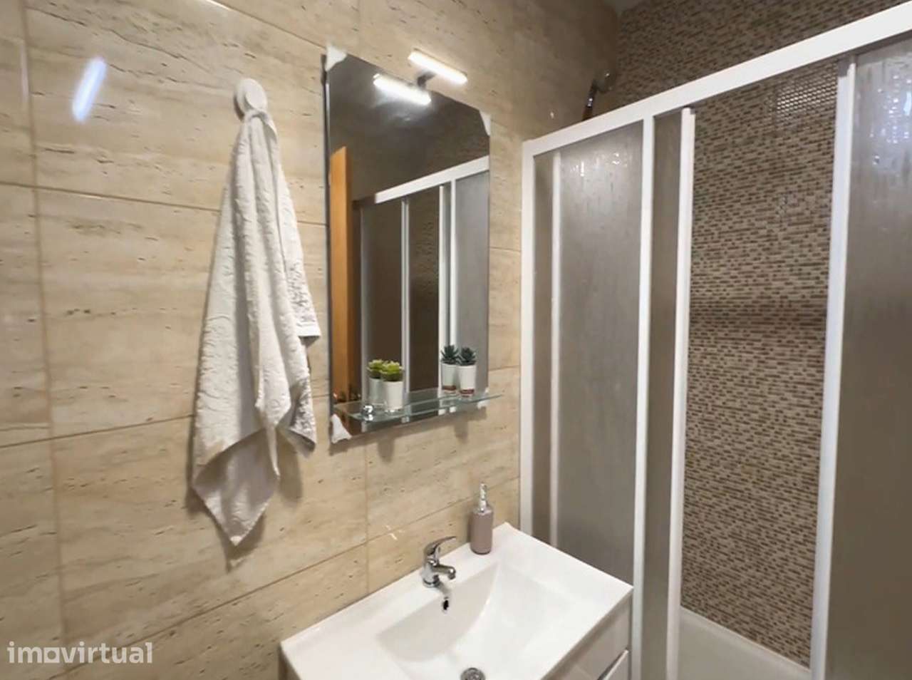 Apartamento T2 com varanda e ar condicionado - Grande imagem: 4/18