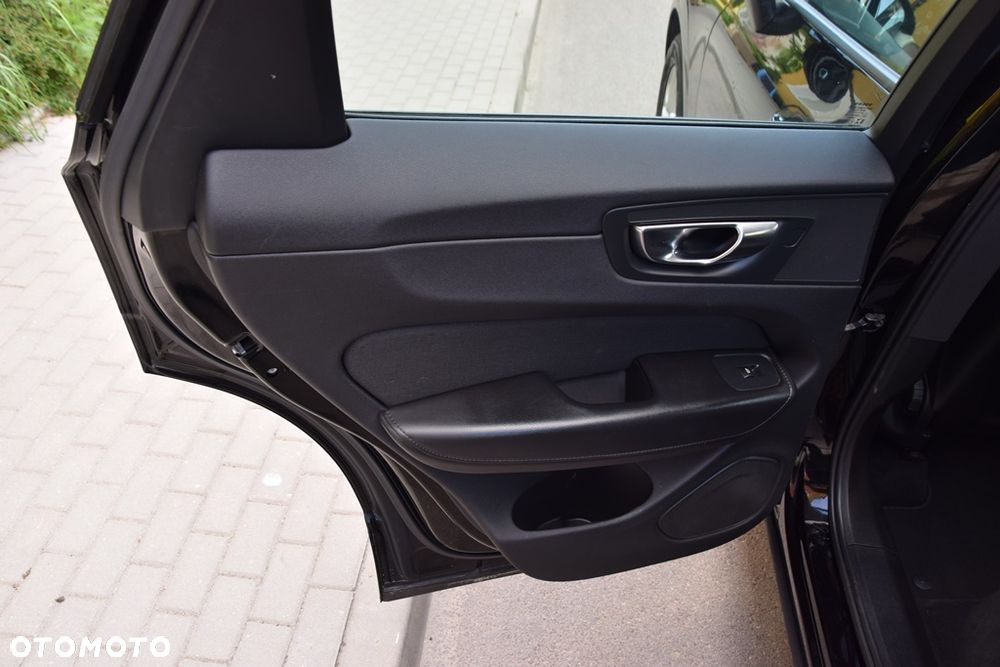 Volvo XC 60 B4 D AWD Geartronic Inscription - 35