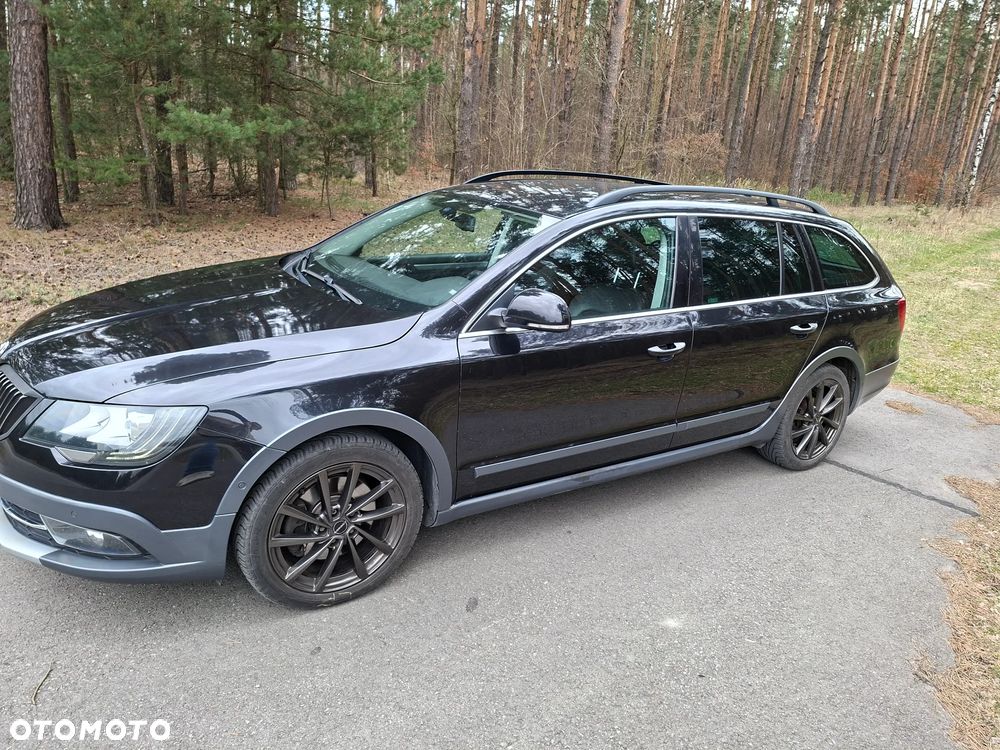 Skoda Superb 2.0 TDI 4x4 Elegance Outdoor DSG - 13