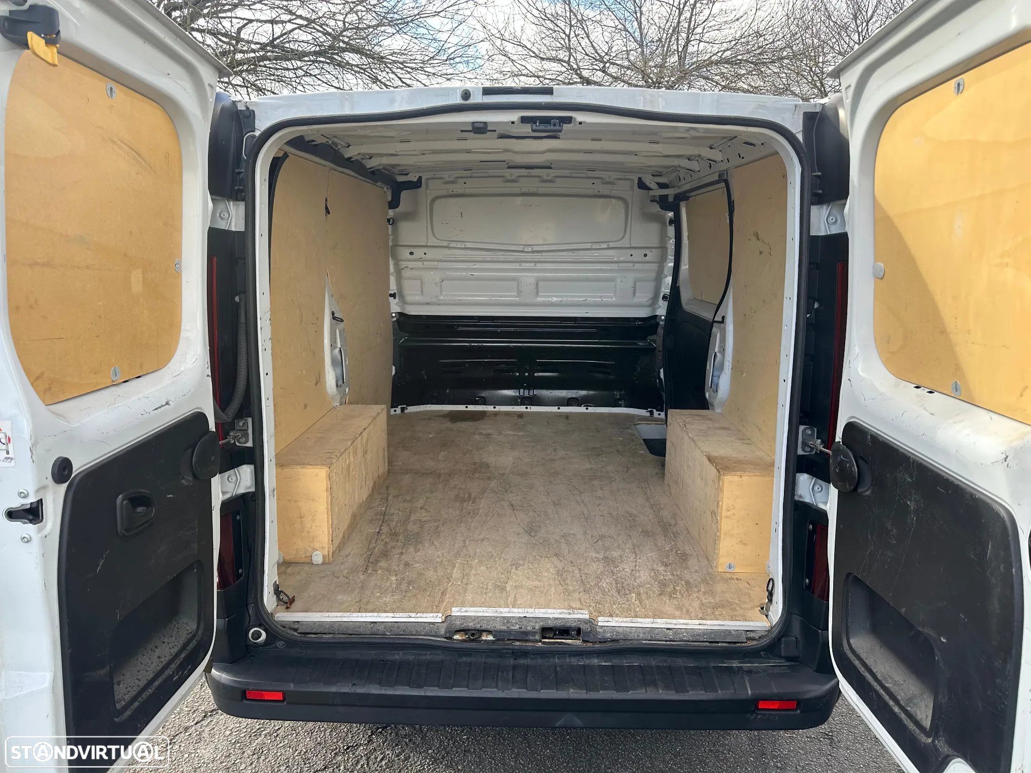 Renault Trafic L1H1 2.0Dci 120cv - IVA Dedutível - 9