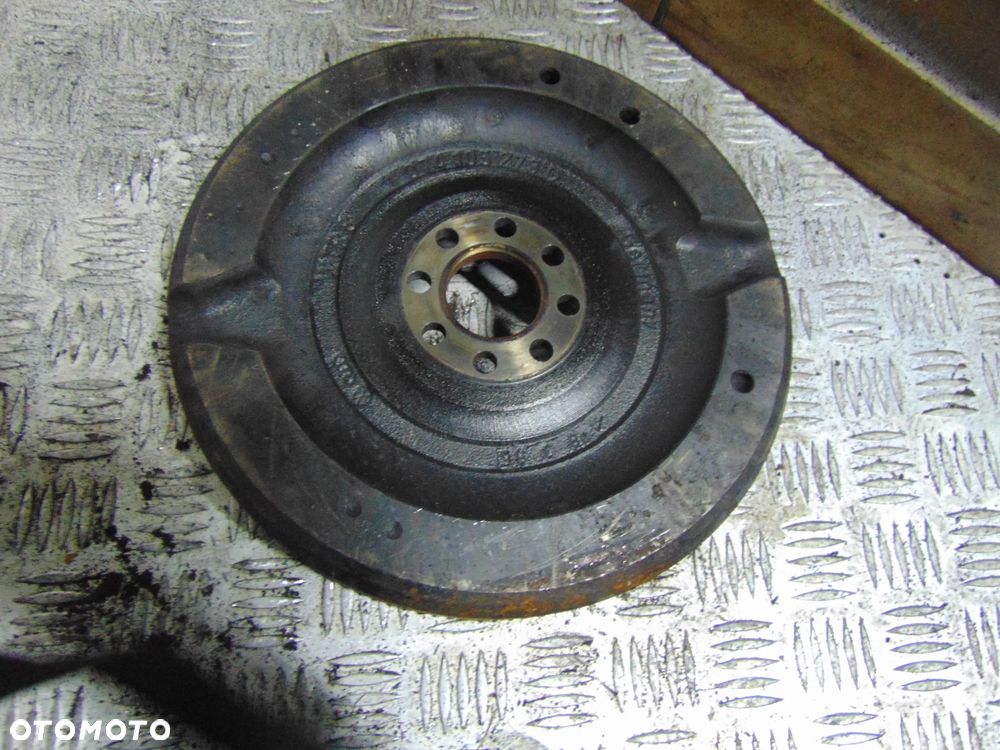Koło zamachowe t4 2,4 d 074105273D cena sztuka - 5