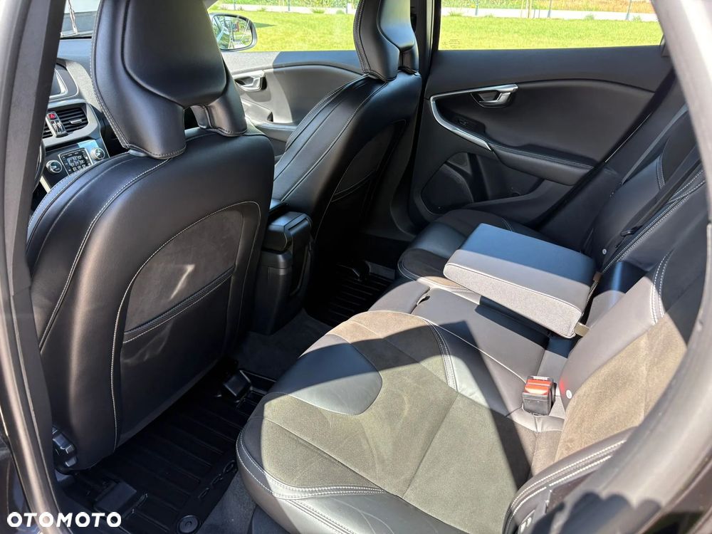 Volvo V40 D2 Drive-E R-Design Momentum - 18