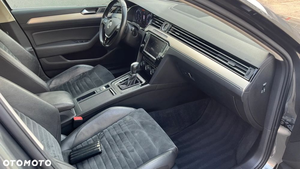 Volkswagen Passat 2.0 TDI SCR 4Motion DDG Highline - 19