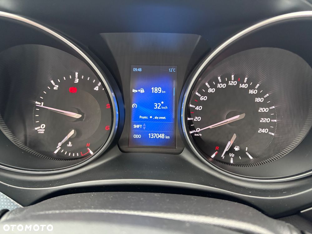 Toyota Avensis 2.0 D-4D Selection - 10