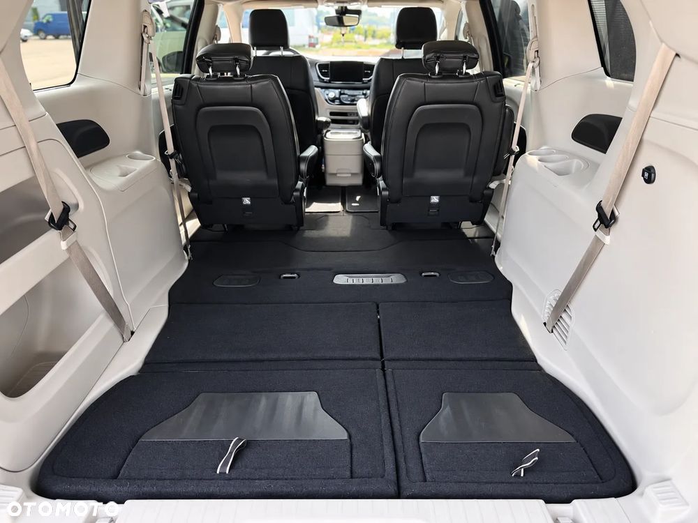 Chrysler Pacifica - 28