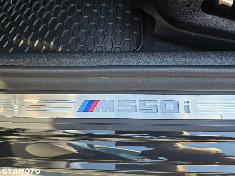 BMW Seria 5 M550i xDrive sport - 9