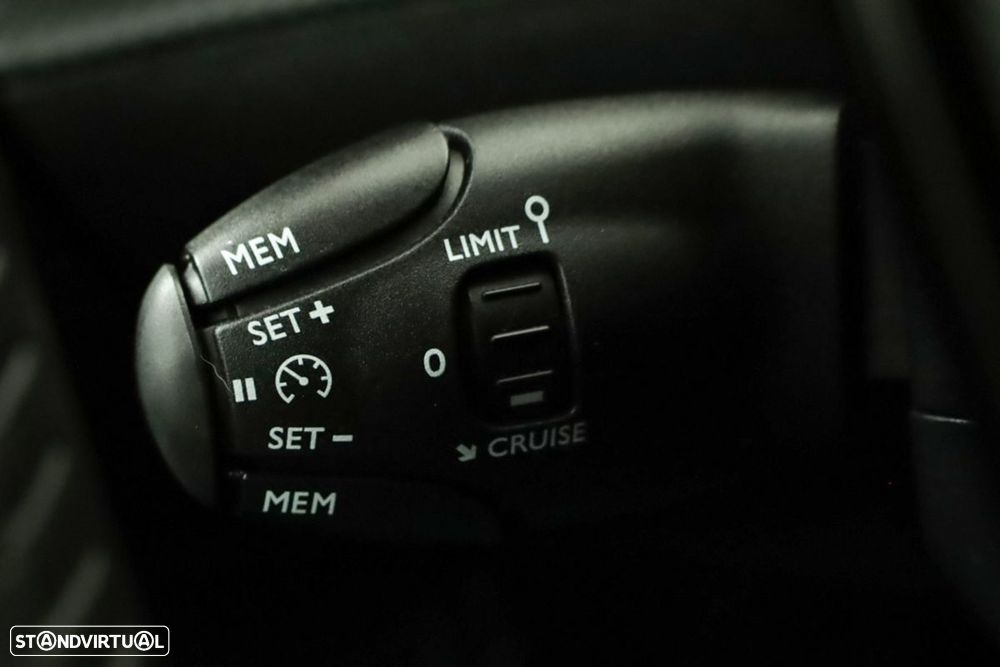 Peugeot 2008 1.2 PureTech Allure - 18