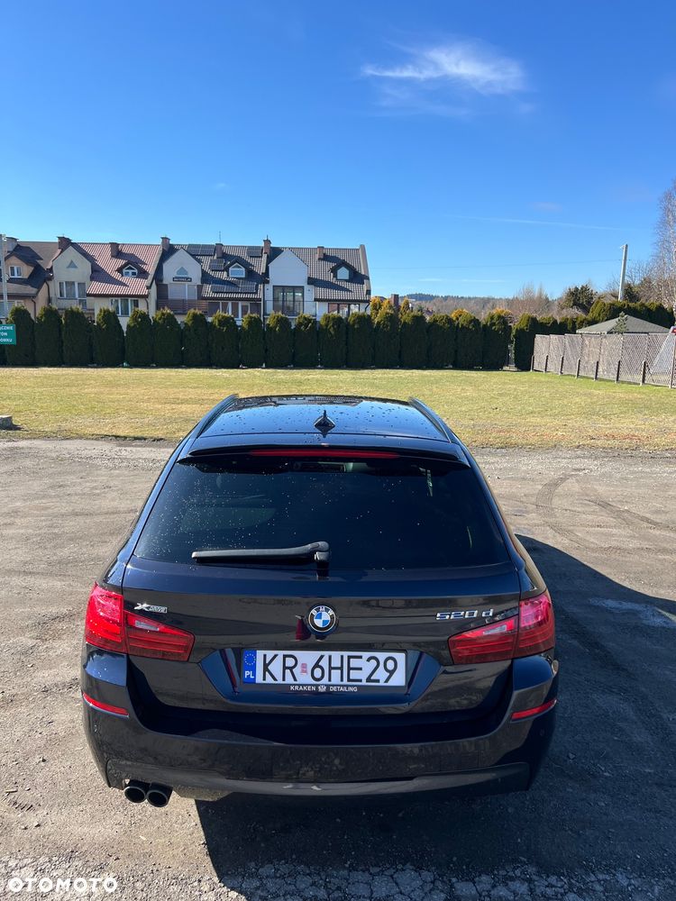 BMW Seria 5 520d xDrive - 12