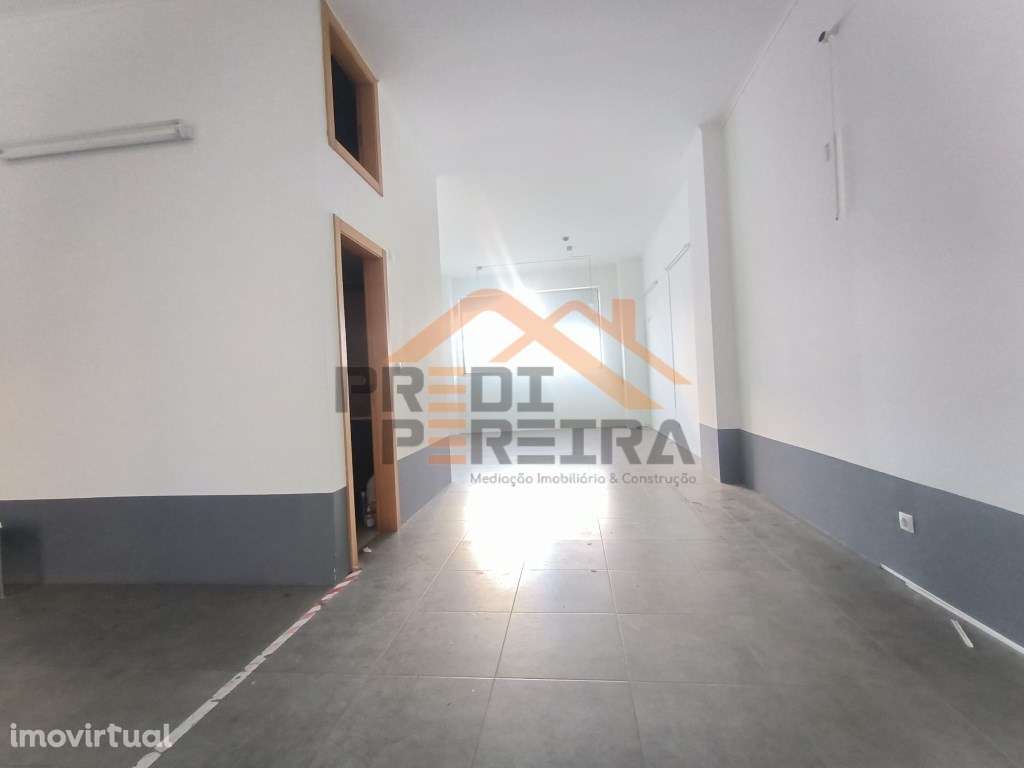 Loja situada na Quinta do Conventinho. - Grande imagem: 3/16