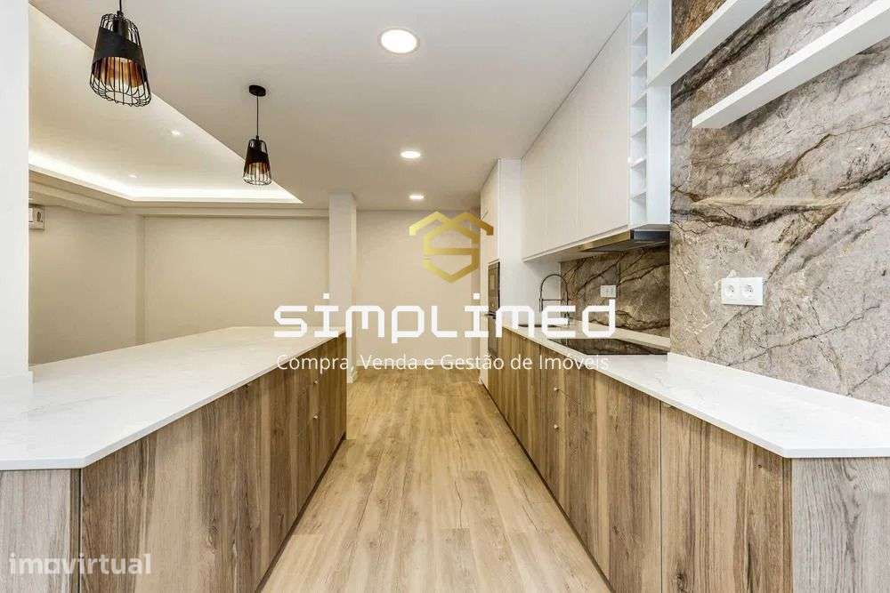 T4 de Luxo Totalmente Remodelado em Carnaxide - Grande imagem: 4/12