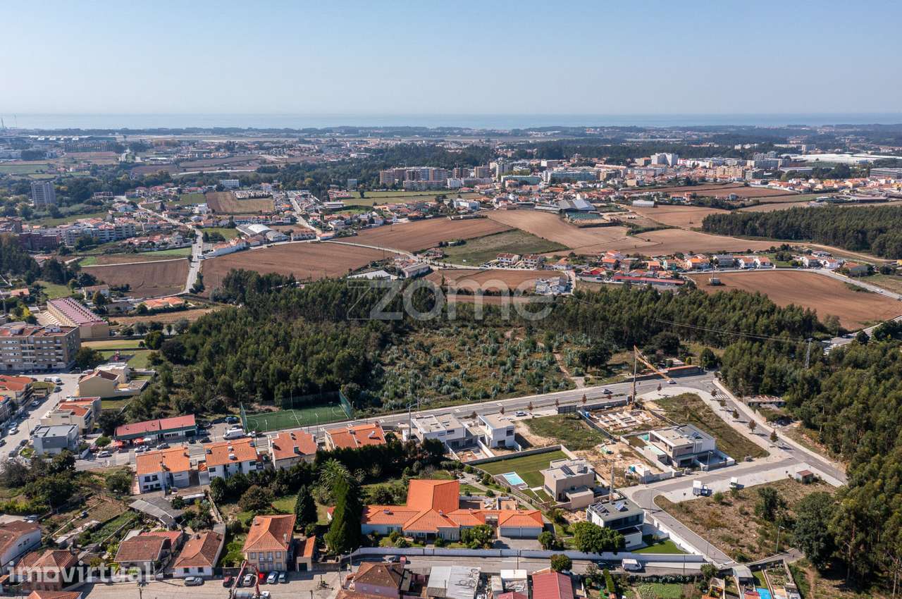 Moradia Térrea com 4 Suites e Bosque privativo em Moreira | Maia - Grande imagem: 5/46