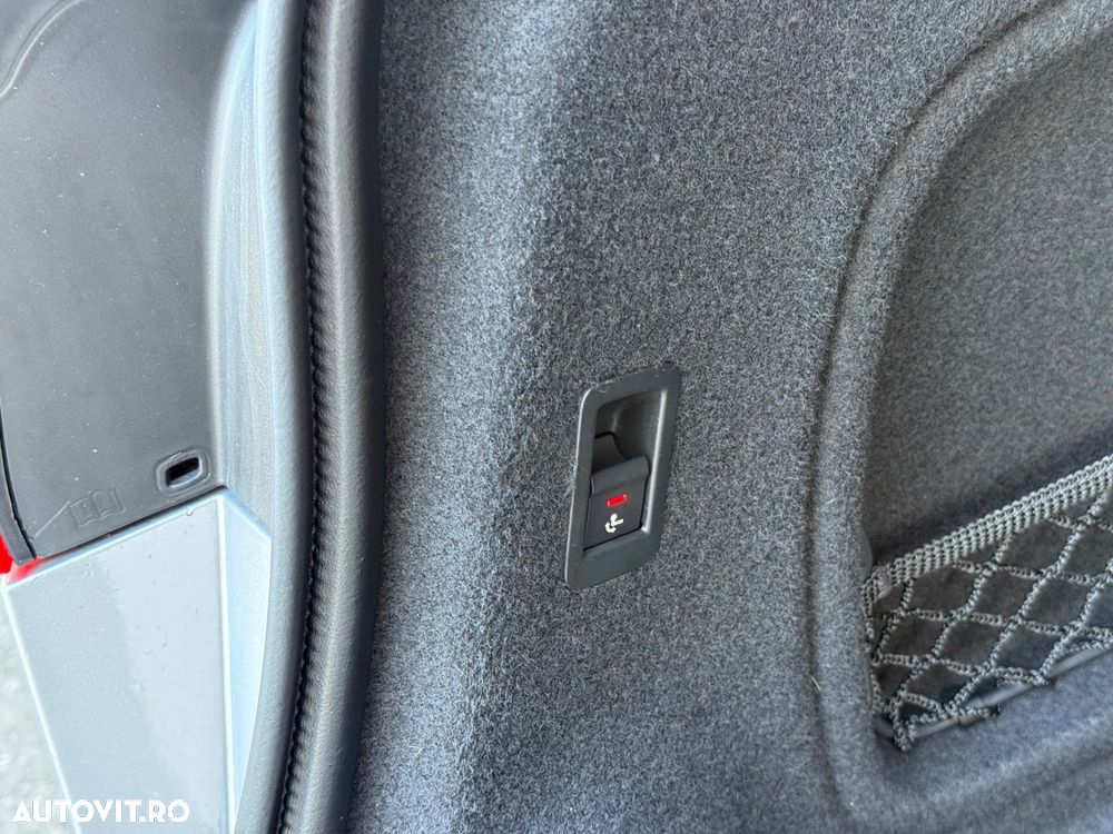 Audi A4 2.0 TDI S tronic quattro design - 27