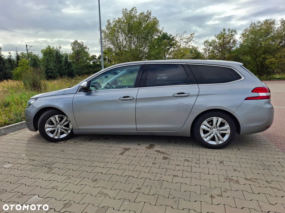 Peugeot 308 - 8