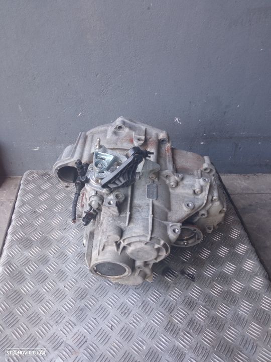 Caixa de 6 velocidades Volkswagen Scirocco 2.0 TDI 16V CR Referência: LHD - 3