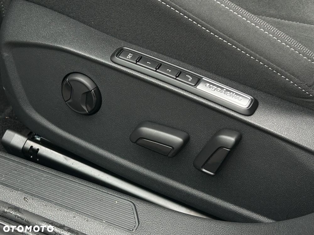 Volkswagen Golf - 32