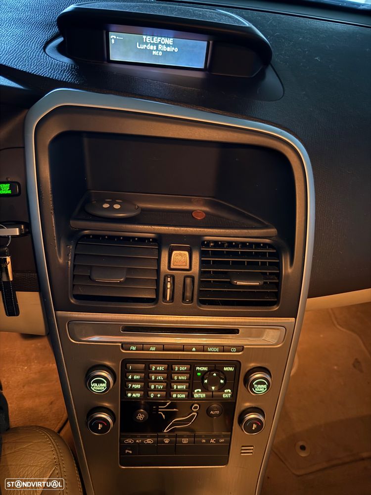 Volvo XC 60 2.4 D5 R-Design AWD Start/Stop - 2