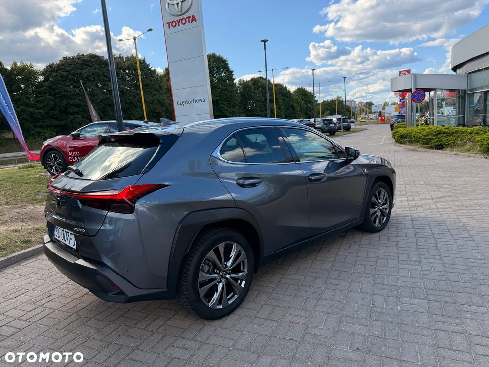 Lexus UX - 5