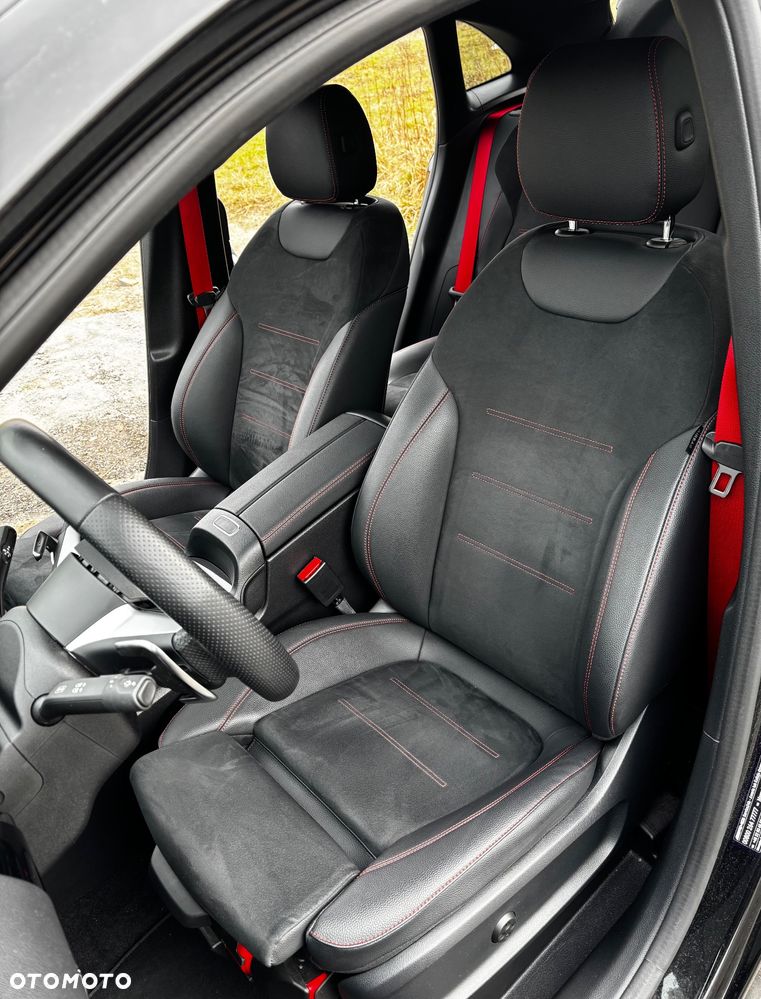 Mercedes-Benz GLA - 11