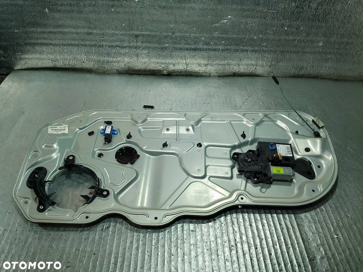 PODNOŚNIK SZYBY PRAWY PRZÓD Z STELAŻEM VOLVO C30 ( 06-12 )  8679979RH - 1