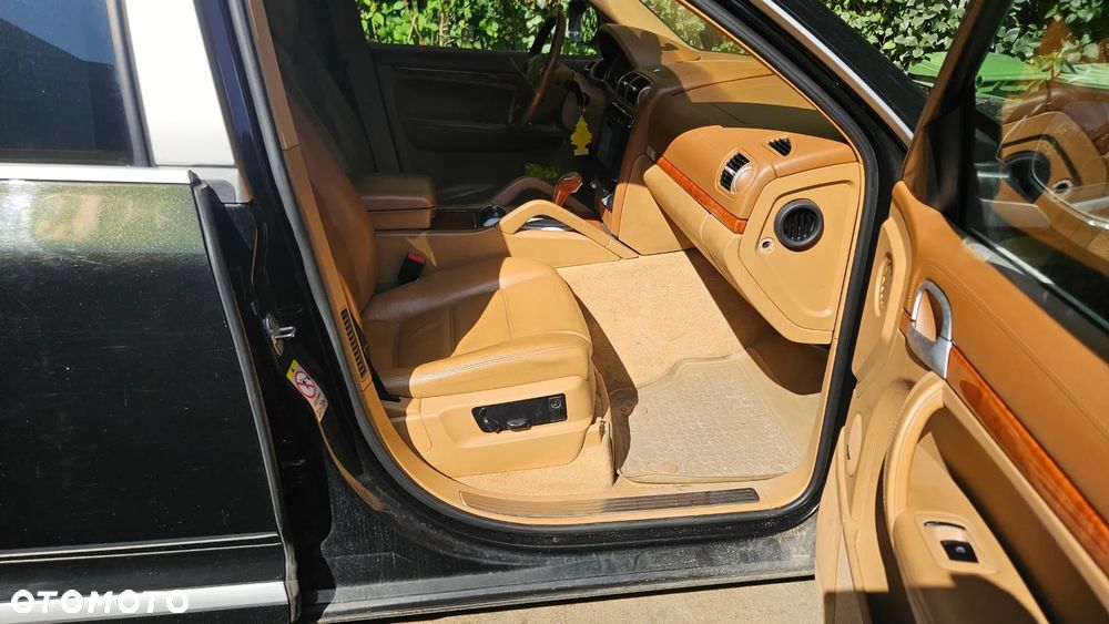 Porsche Cayenne - 15