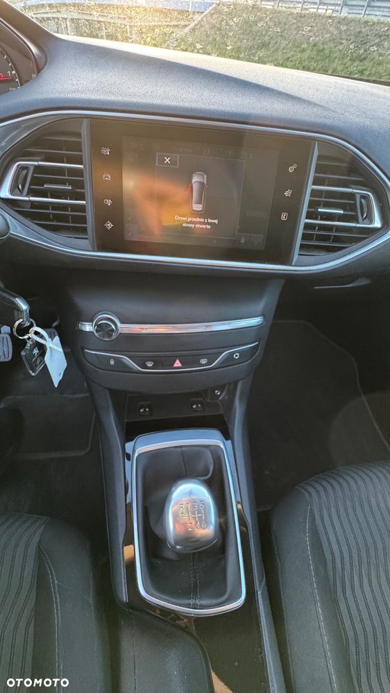 Peugeot 308 1.6 BlueHDi Allure S&S - 18