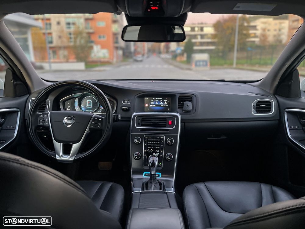 Volvo V60 D6 Plug-In-Hybrid AWD Geartronic Summum - 4