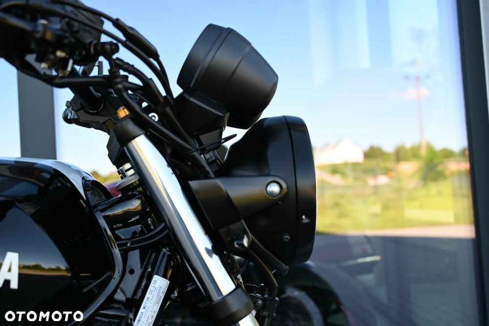 Yamaha XJR - 15