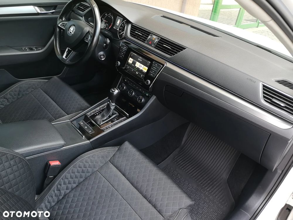 Skoda Superb 2.0 TDI 4x4 Style DSG - 10