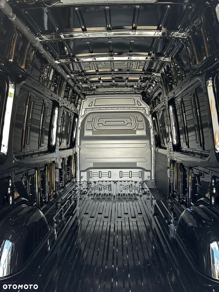 Mercedes-Benz Sprinter - 29