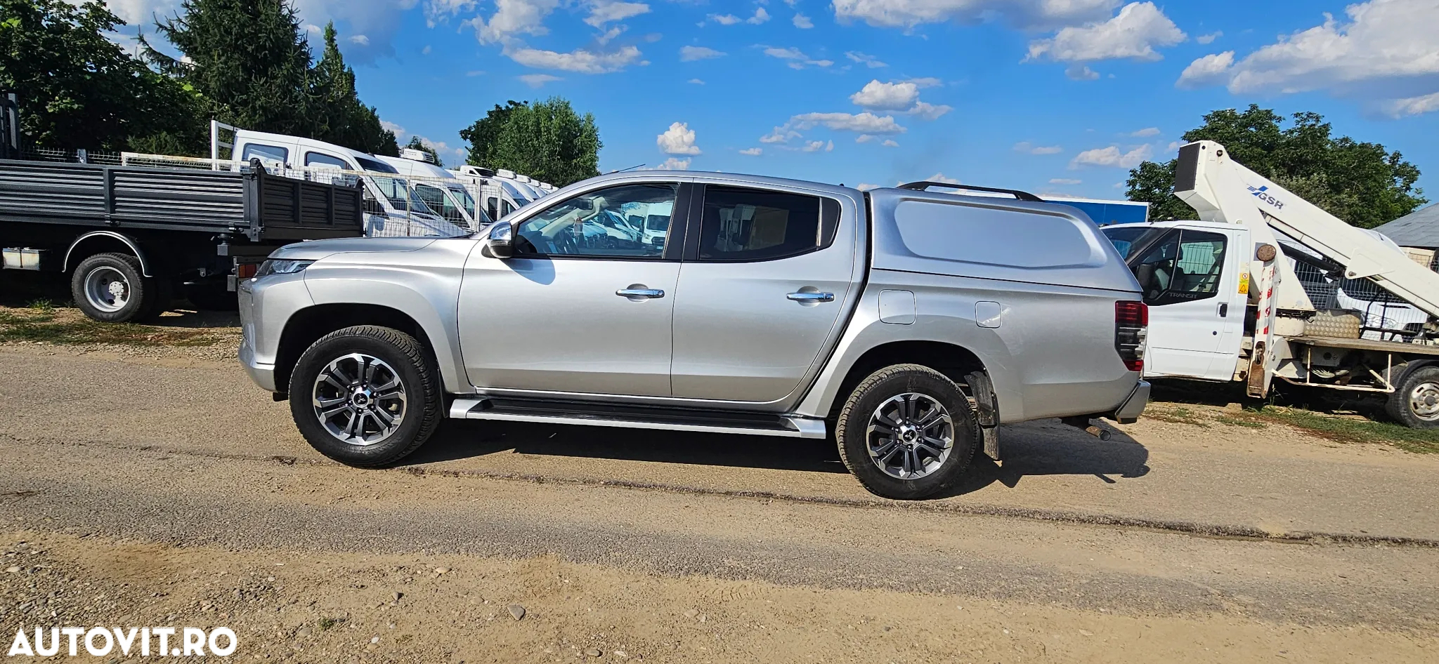Mitsubishi L200 Double Cab 2.2 DI-D A/T Intense - 8