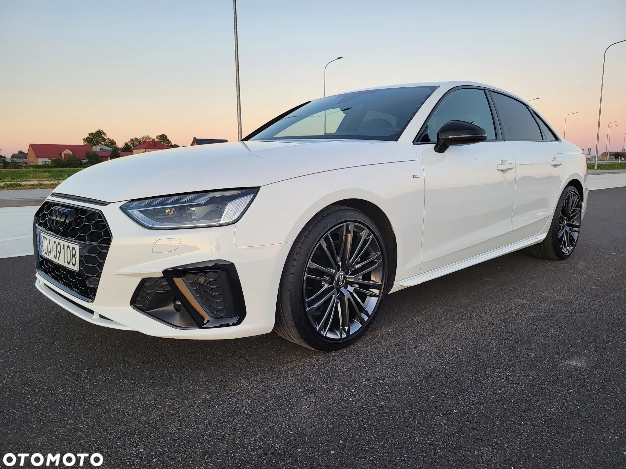 Audi A4 40 TDI S tronic S line - 1