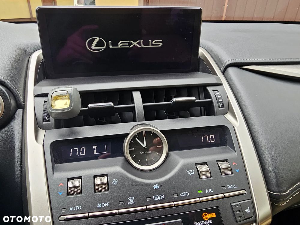 Lexus NX 300h Elegance 2WD - 31